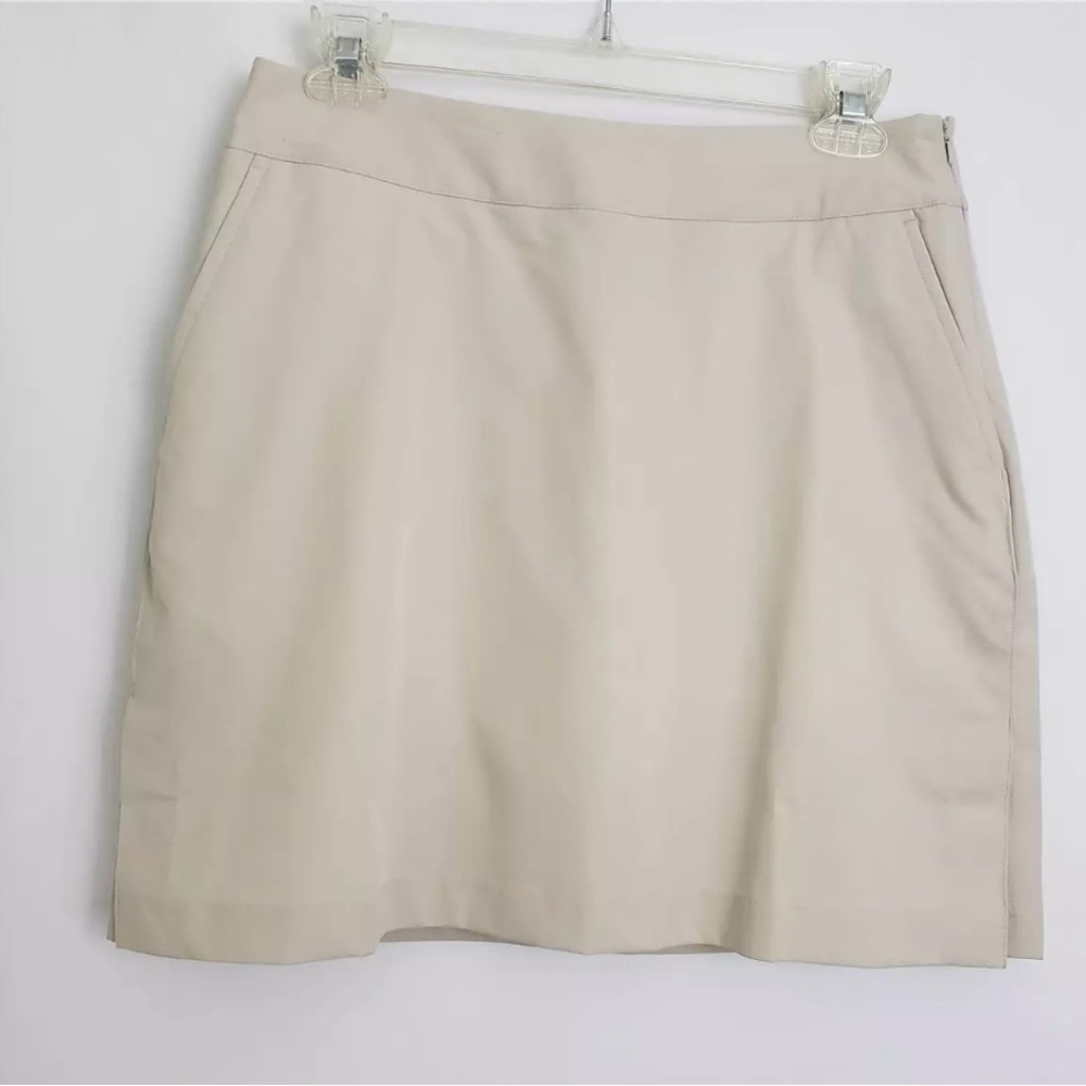 Adidas skort. worn 2x! Play through w/ no distractions in this adidas golf skort
